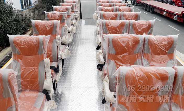 六驅沙漠越野車,大腳怪沙漠車,沙漠旅游觀光車,24座沙漠客車,沙漠沖浪車,青海沙漠觀光車