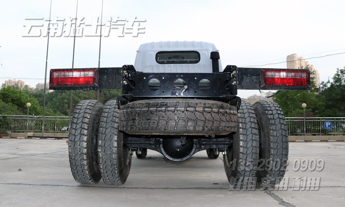 四驅(qū)雙排越野車,越野專用車底盤,東風(fēng)多利卡底盤,四驅(qū)輕卡底盤,東風(fēng)小霸王越野車,140馬力卡車底盤