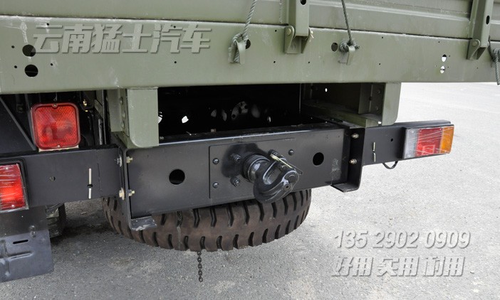 東風(fēng)運(yùn)兵車,4*2卡車,六噸運(yùn)輸車,EQ1118GA,越野卡車,四驅(qū)卡車