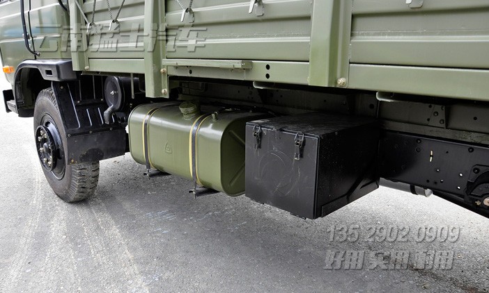 東風(fēng)運(yùn)兵車,4*2卡車,六噸運(yùn)輸車,EQ1118GA,越野卡車,四驅(qū)卡車