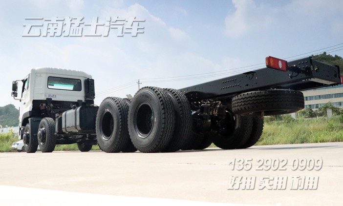 天龍后八輪底盤,東風(fēng)天錦8*4底盤,四橋卡車底盤,350馬力底盤,平板運(yùn)輸車底盤