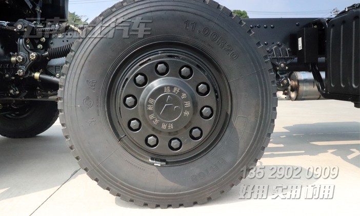 天龍后八輪底盤,東風(fēng)天錦8*4底盤,四橋卡車底盤,350馬力底盤,平板運(yùn)輸車底盤