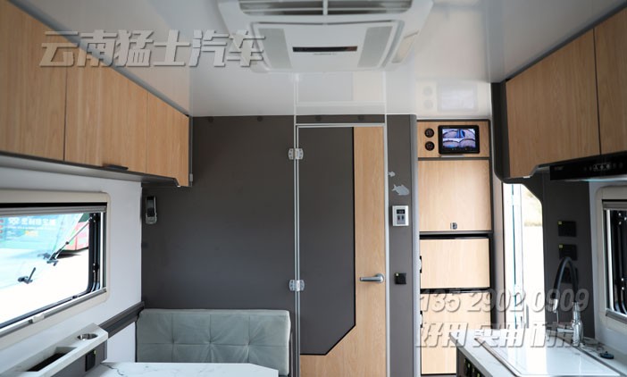 房車改裝,依維柯房車,四驅越野房車,家用自行式房車,一體式房車,戶外旅游房車