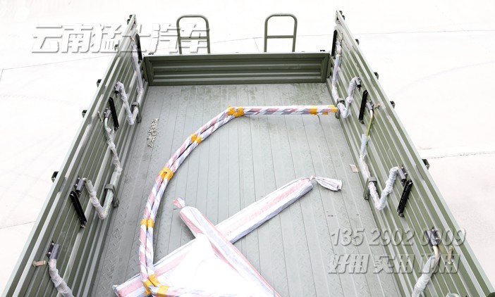 山貓卡車,平頭2082,六驅(qū)越野卡車,6*6公路運輸車,柴油運兵車,越野車改進