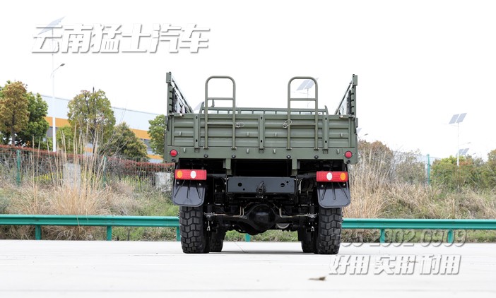 山貓卡車,平頭2082,六驅(qū)越野卡車,6*6公路運輸車,柴油運兵車,越野車改進