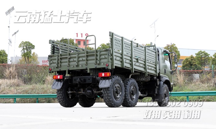 山貓卡車,平頭2082,六驅(qū)越野卡車,6*6公路運輸車,柴油運兵車,越野車改進