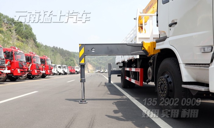 徐工10噸隨車吊,隨車吊改裝廠家,四節(jié)臂直臂吊,東風(fēng)底盤隨車吊,SQ10SK3Q隨車起重運輸車,10噸四節(jié)臂吊機