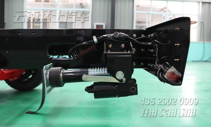 雙軸獨立懸掛,定制掛車底盤,拖掛房車底盤,拖掛房車廠家,房車設計,定制化房車