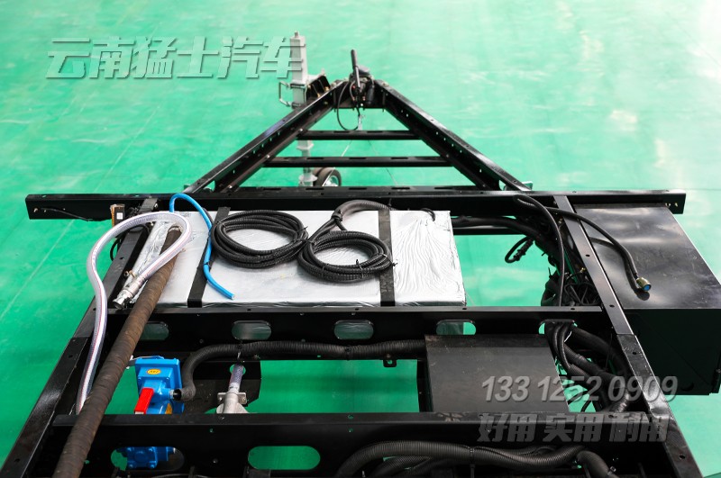 拖掛底盤,定制化底盤,獨(dú)立懸掛,底盤設(shè)計(jì),無人機(jī)發(fā)射車