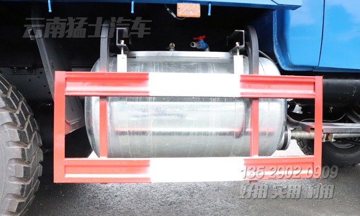 EQ2100自卸汽車,5噸尖頭自卸車,東風藍自卸車,出口車專供,六驅自卸車,6*6公路運輸車