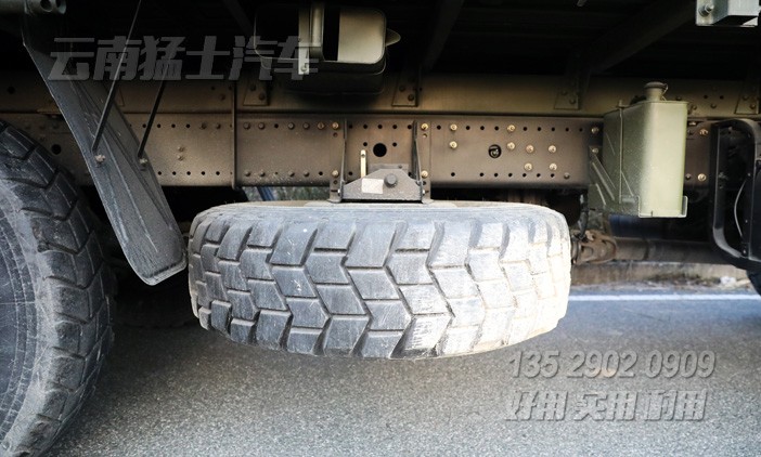 國五運兵車,出口型運兵車,EQ2130GA,東風(fēng)6x6卡車,六驅(qū)柴油貨車