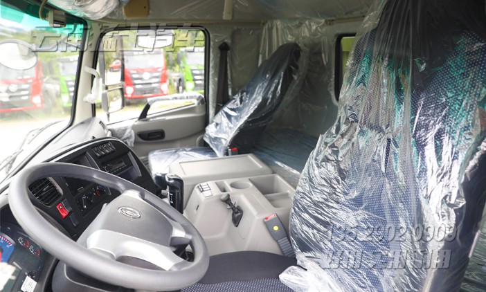 重型載貨卡車,物流運(yùn)輸車,東風(fēng)六驅(qū)卡車,340馬力越野車,5.8米貨箱貨車,6*6高墻板貨車,出口專用車,載15噸越野卡車