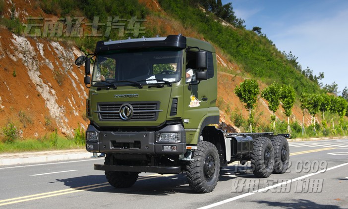三橋卡車,重型卡車底盤,340馬力底盤,長途貨車底盤,駕乘感舒適,25噸專用車底盤,12.5-20人字花紋胎