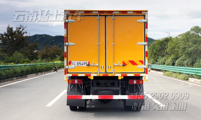 5噸廂式車,東風(fēng)輕卡,集裝箱貨車,4*2小型廂式運(yùn)輸車