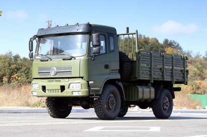 東風2.5噸越野型專用卡車_EQ2070升級款柴油車_4*4平頭高配版貨車