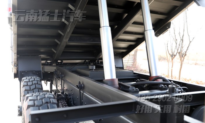 東風EQ240,尖頭自卸車,二汽長頭車,越野自卸卡車,自卸車改裝,2.5噸小型自卸