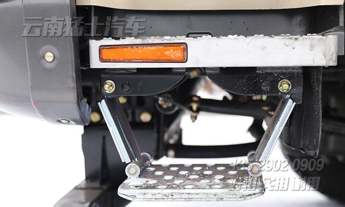 圍欄畜牧車,果蔬運(yùn)輸車,12米重型貨車,420馬力倉柵車,四橋卡車,東風(fēng)后八輪