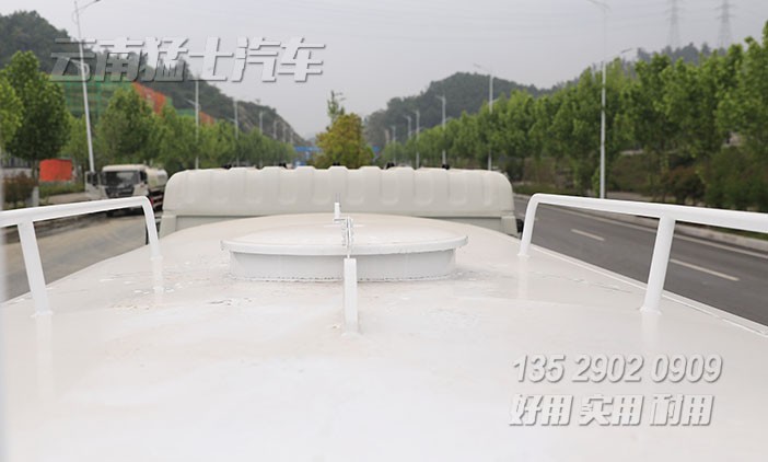 12方灑水車(chē),道路清洗車(chē),丙酮水溶液車(chē),高壓水槍車(chē),4x2綠化噴灑車(chē),前噴后灑,泵進(jìn)泵出