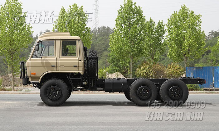 東風(fēng)EQ2102NJ,六驅(qū)越野卡車底盤,越野專用車底盤,東風(fēng)153高配,210馬力雙排卡車,輪胎充放氣,后置絞盤