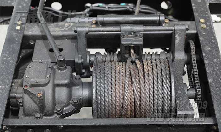 東風(fēng)EQ2102NJ,六驅(qū)越野卡車底盤,越野專用車底盤,東風(fēng)153高配,210馬力雙排卡車,輪胎充放氣,后置絞盤