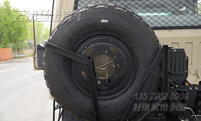 東風(fēng)EQ2102NJ,六驅(qū)越野卡車底盤,越野專用車底盤,東風(fēng)153高配,210馬力雙排卡車,輪胎充放氣,后置絞盤