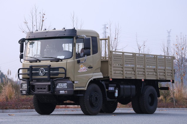 東風(fēng)5噸公路運(yùn)輸車(chē)_4×2兩軸載貨卡車(chē)_1120重型載貨汽車(chē)